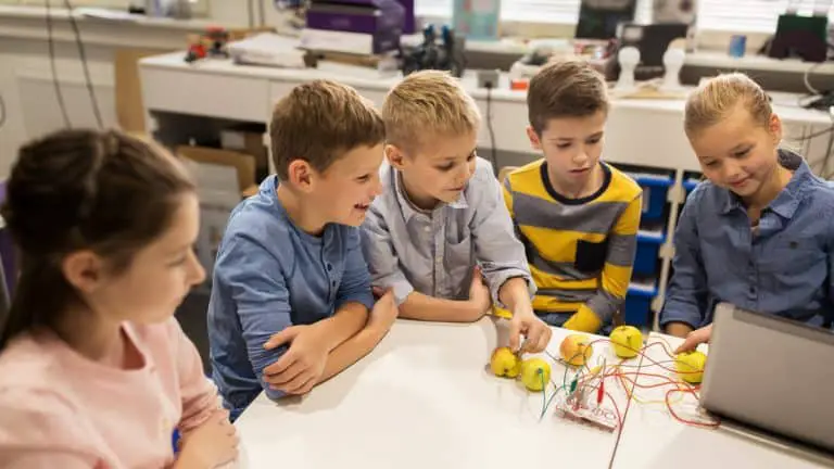 LittleBits vs Snap Circuits - Which Electronics Set to Buy
