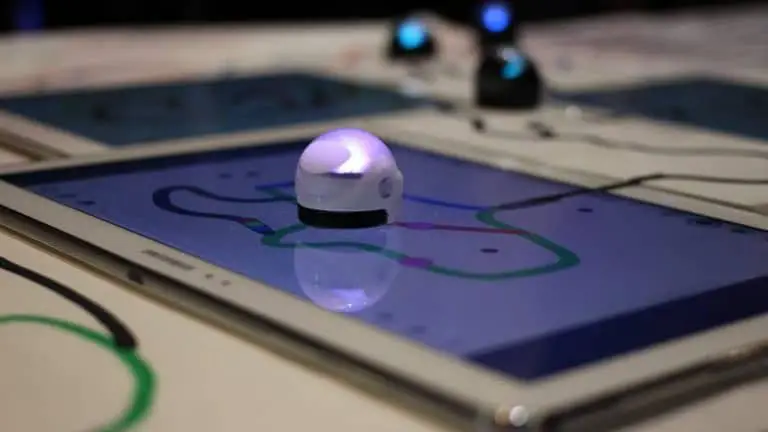 OzoBot Bit vs Evo - codable robot toys that allow screen-free programming