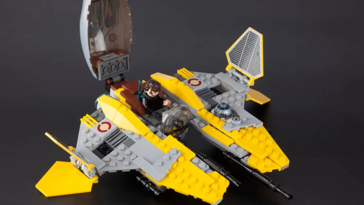 completed Star Wars LEGO set