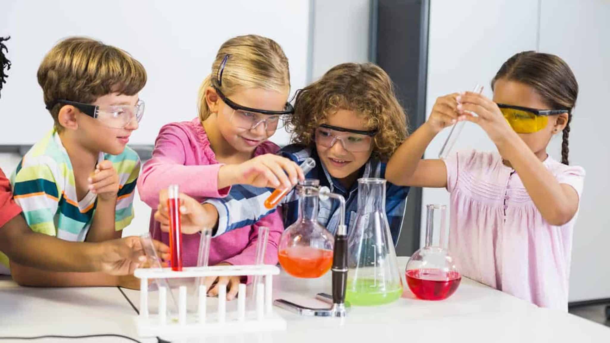 Наука в жизни детей. Дошкольники экспериментируют. Лаборатория для детей. Химические эксперименты для детей. Химия опыты для детей.
